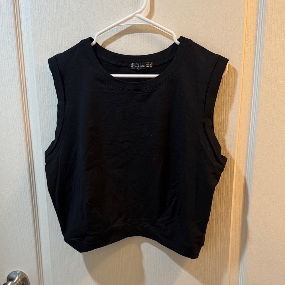 Chic Black Sleeveless Muscle Tee